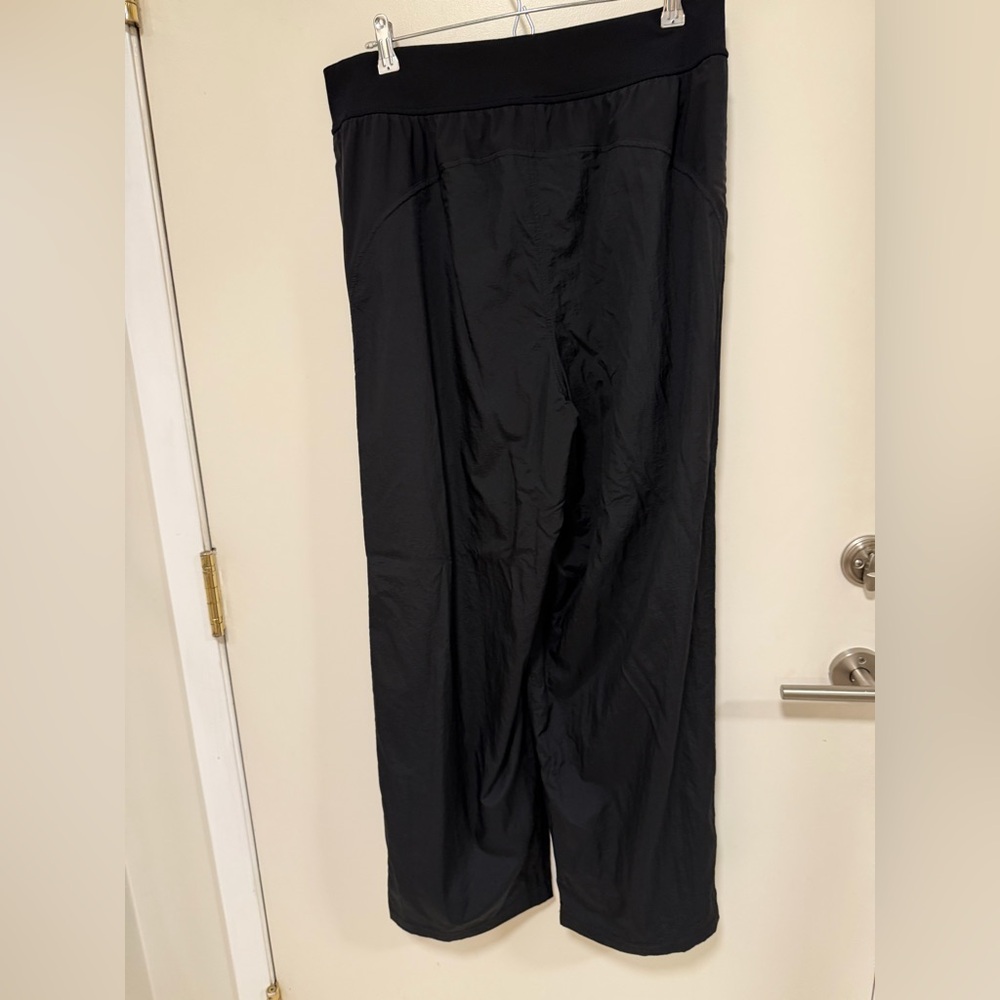 💜lululemon athletica Black Flare Pants 💜 - Picture 7 of 12